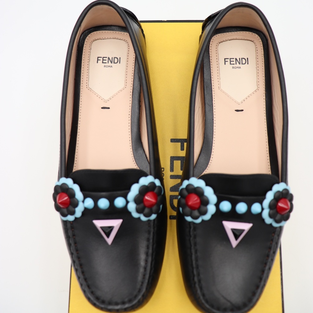 $SOLD Fendi Flower Applique Leather Driver Loafer - Picture 3 of 8